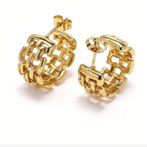 Gold Sculpted Chain Hoop Earrings - Picture 6 of 7